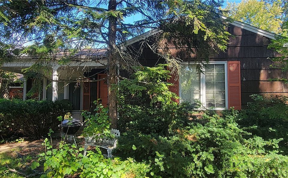 1st image of 906 Oneida St