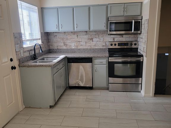 3rd image of 3212 S Verdant Cir