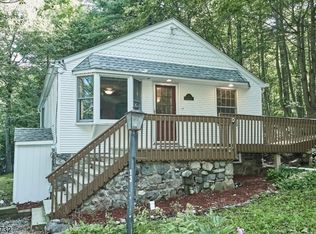 13 Freehold Ct, Hewitt, NJ 07421