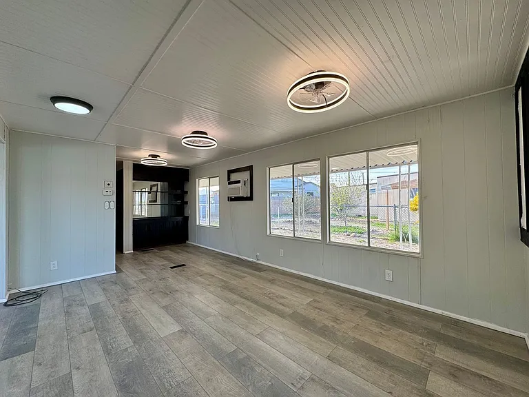 2271 Riverview Ct — Photo 8