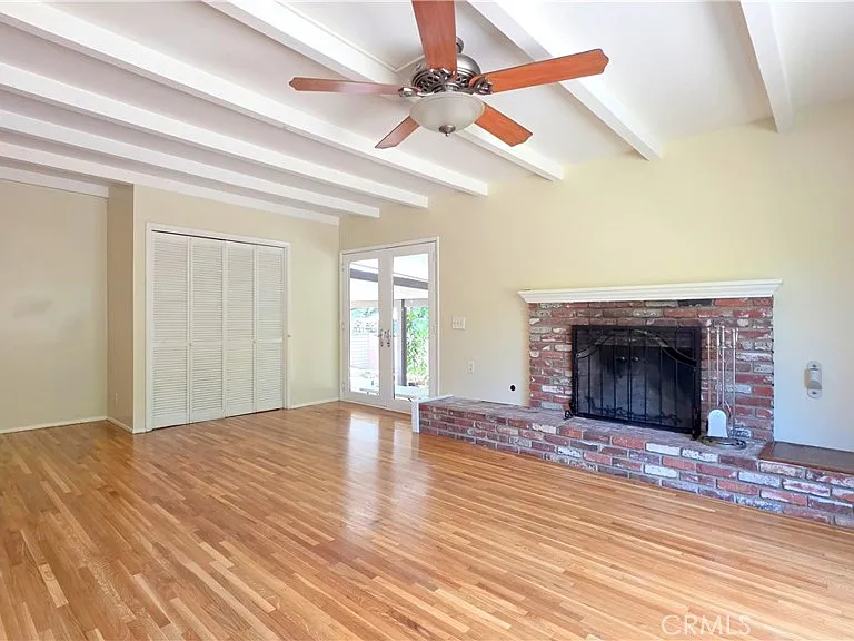 182 E Green St — Photo 3
