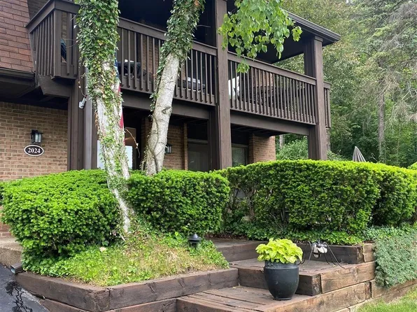 2024 Rhine Rd, West Bloomfield, MI 48323
