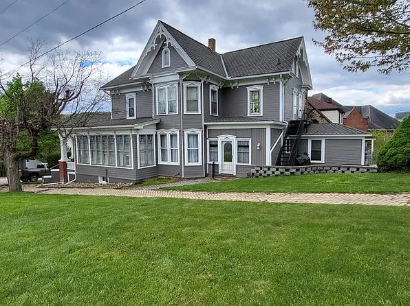 687 Broadway St, Rockwood, PA 15557