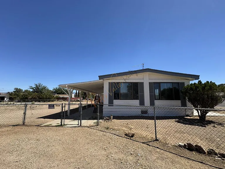 2380 Carver Ave — Photo 1