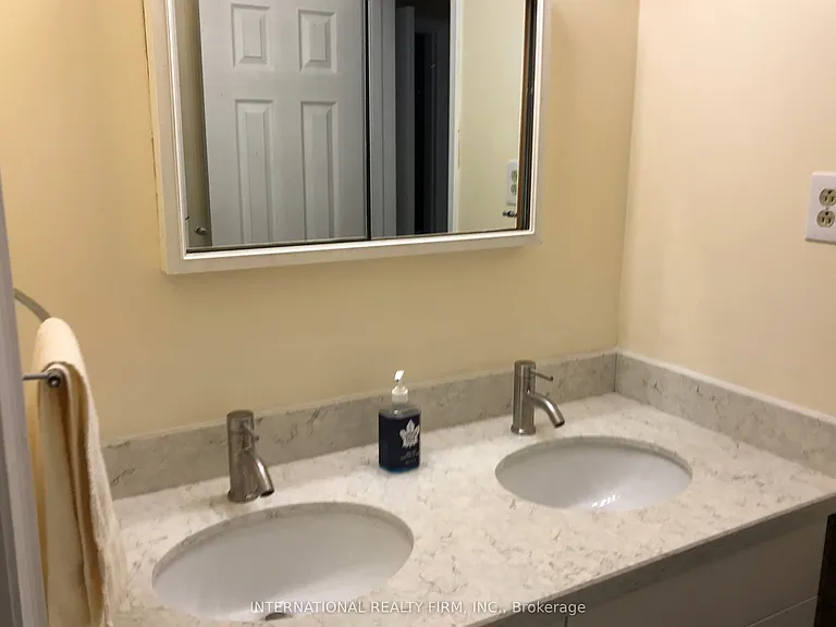 11 Misthollow Sq #UPPER — Photo 9