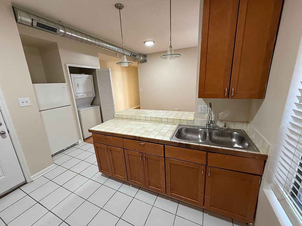 1st image of 3538 S King Dr #1S