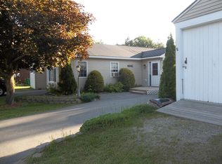 12 York St, Solon, ME 04979