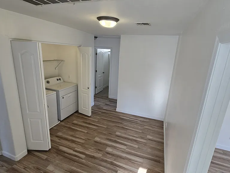 6622 W Polk St — Photo 12