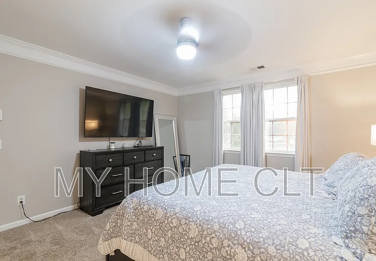 10029 Dauphine Dr — Photo 22
