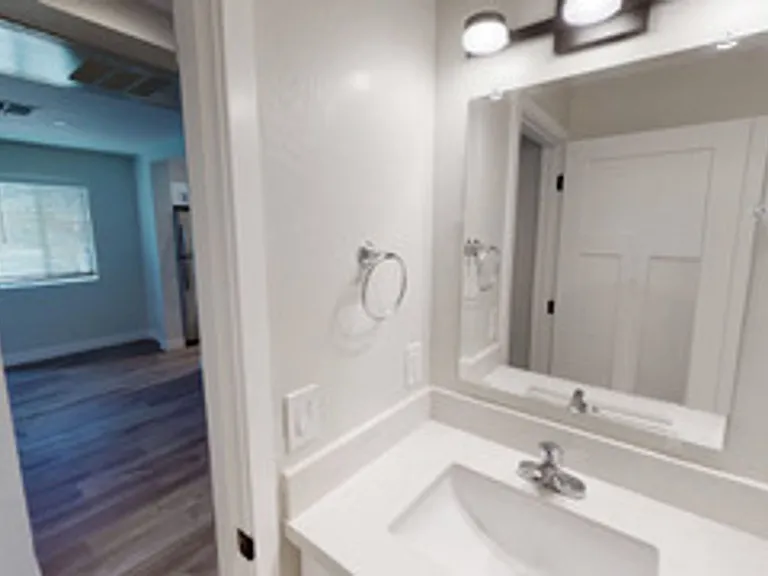 906 E Roma Ave — Photo 20