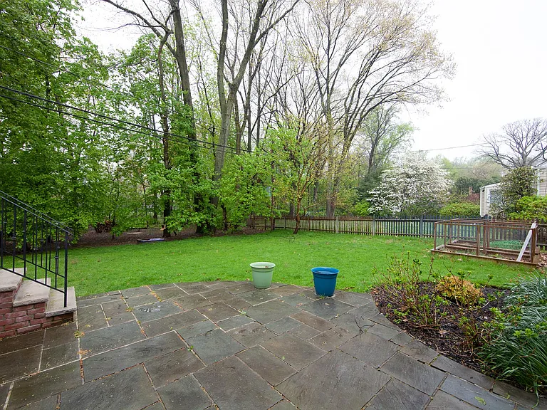 30 Chestnut Hill Pl — Photo 4