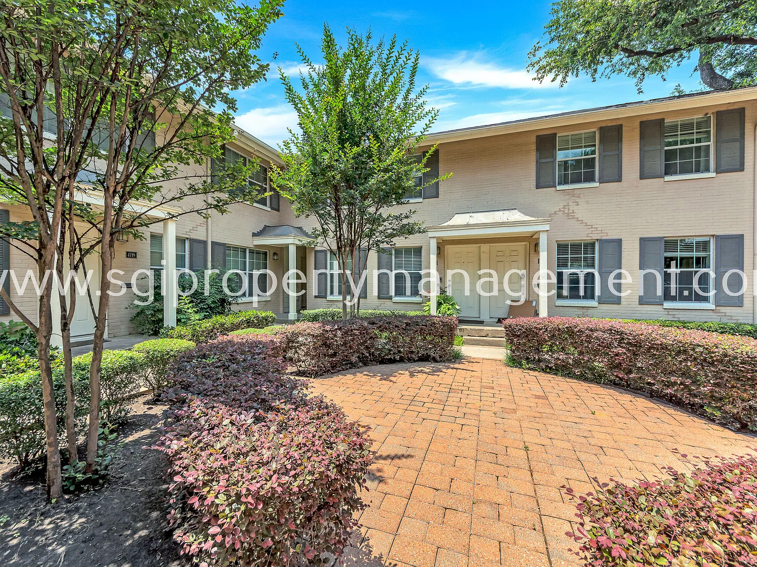 Beautifully Updated 2 Bed Ready For Immediate Occupancy! — Photo 2