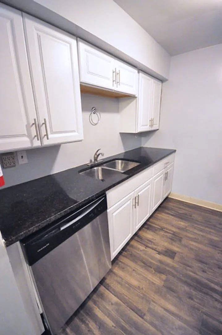 2 bed, 1.0 bath, $1,395 — Photo 3