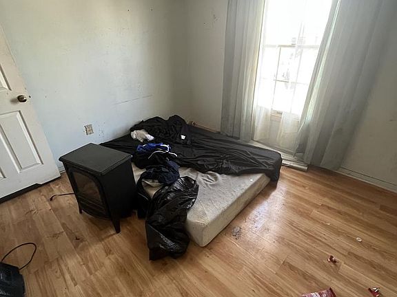 5th image of 3015 24th St NE