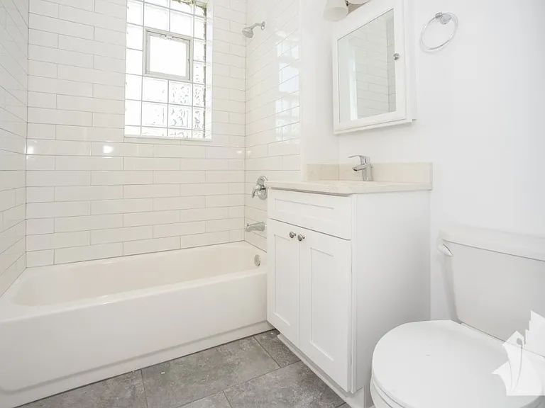 2229-2231 W Wilson Ave #3R — Photo 11
