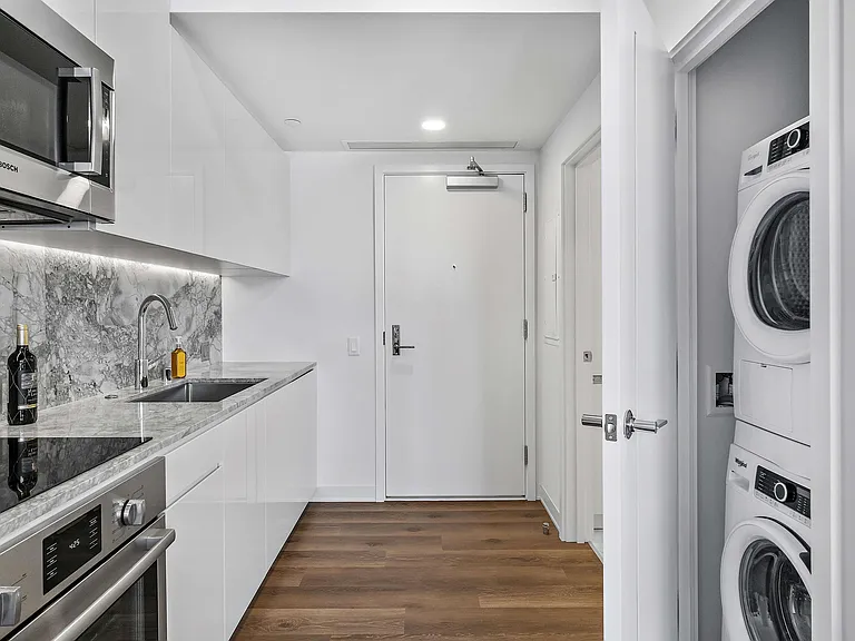987 Queen St #2216 — Photo 10