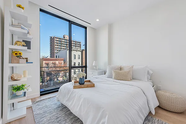 Sold by Modern Spaces | media 5