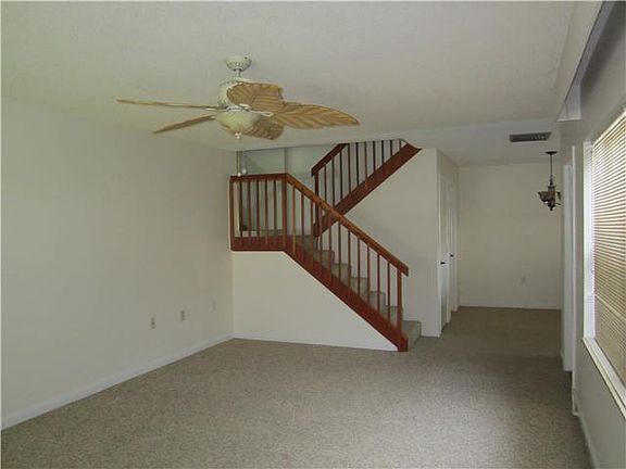 3rd image of 32 Danbury Ct APT A