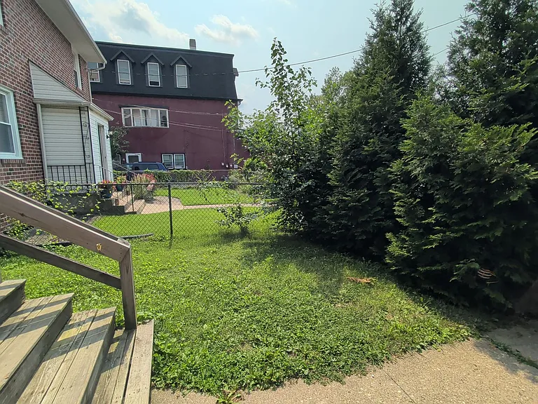 234 Plymouth Ave — Photo 5