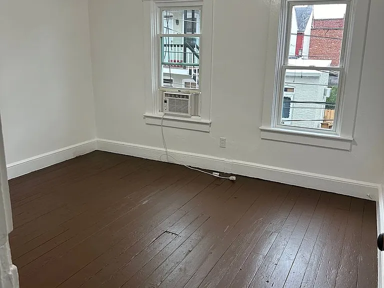 412 Locust St — Photo 10