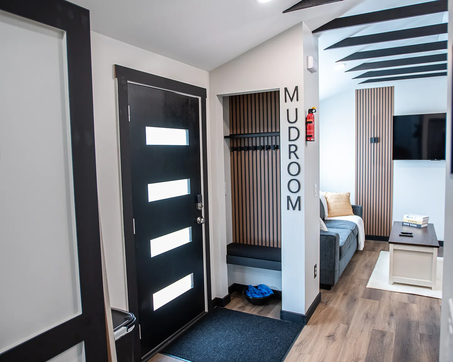 110 Dayton Way — Photo 4