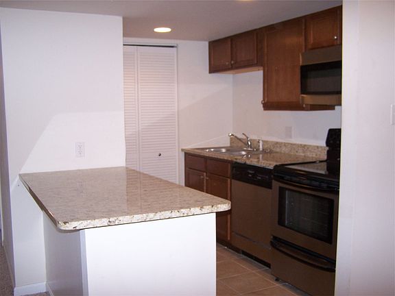 5th image of 7 Fairways Cir APT C