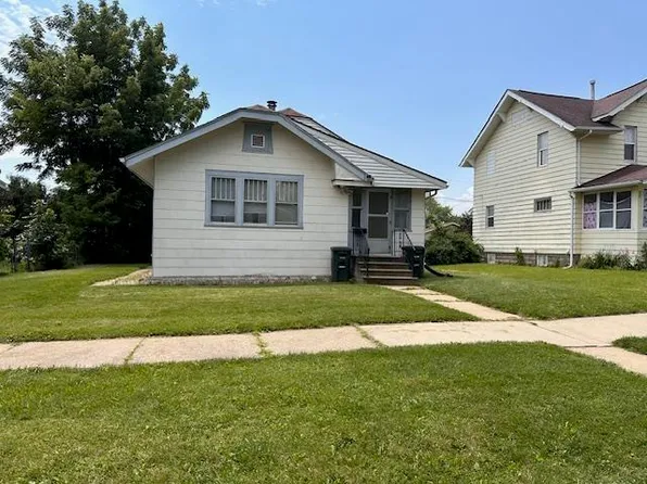 1142 Leavitt St, Waterloo, IA 50702