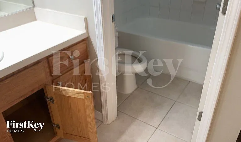 1703 E Wood St — Photo 10