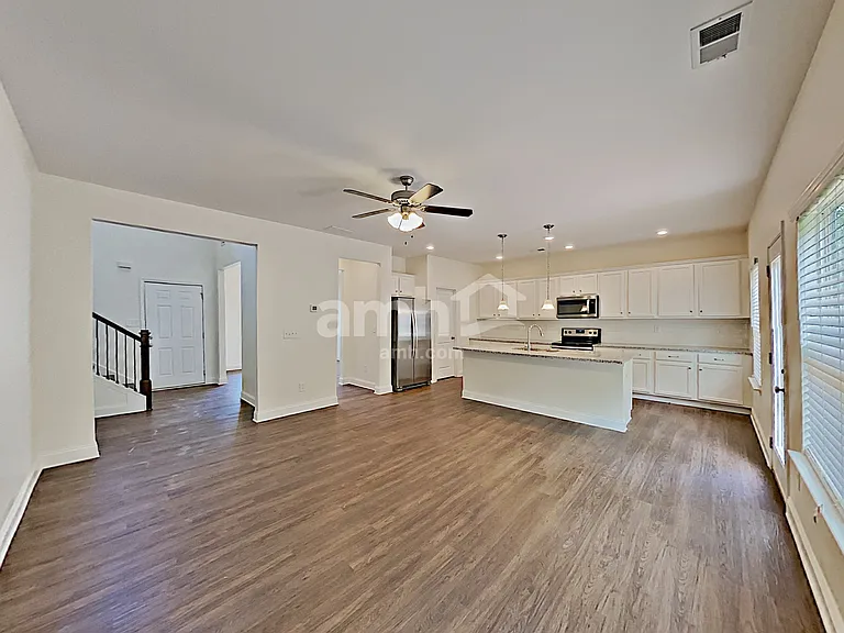 704 Sierra Ct — Photo 3