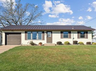 8920 N Badger Rd, East Dubuque, IL 61025