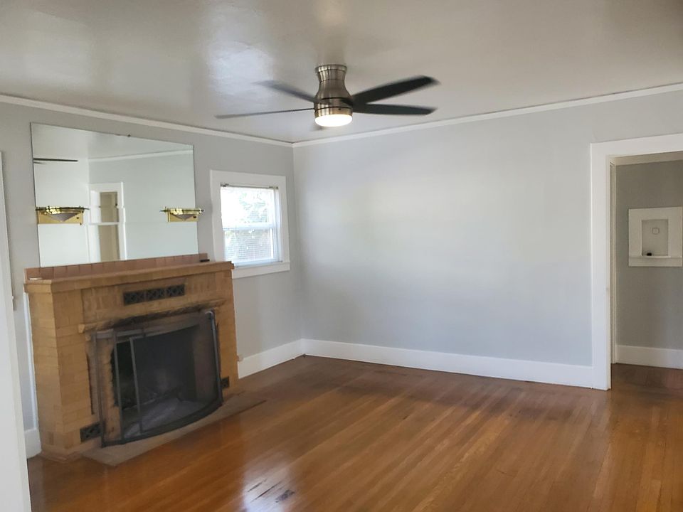 Living room w/new ceiling fan/light