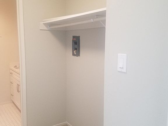 Jr one bedroom Pine St side