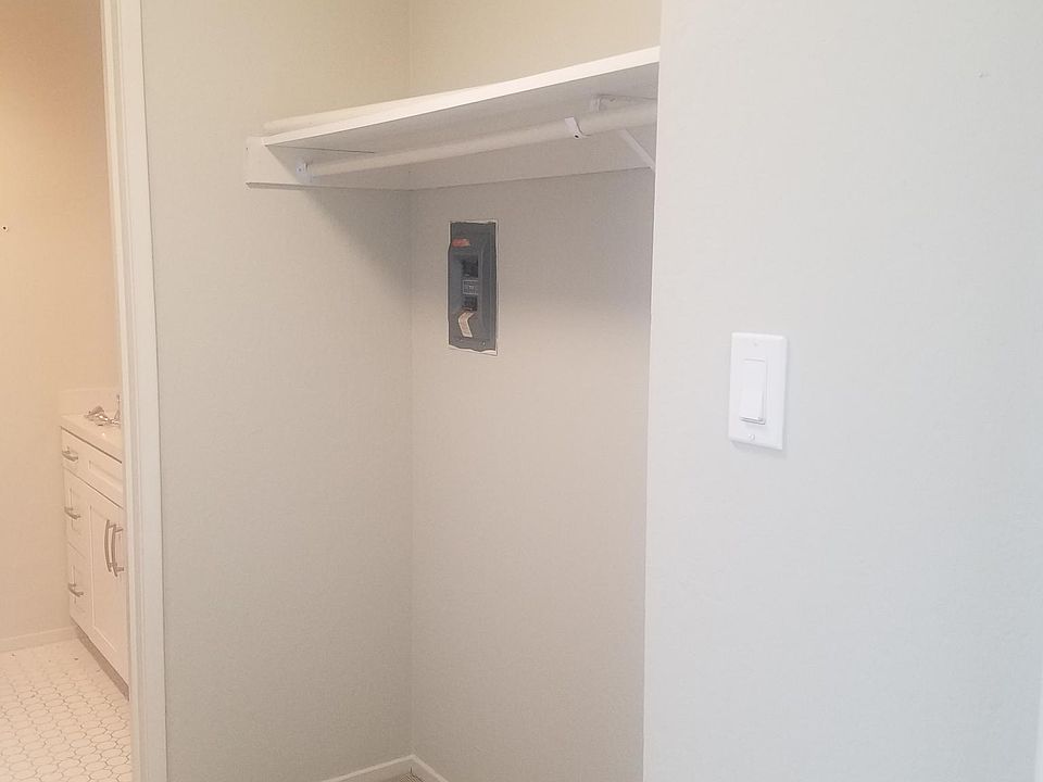 Jr one bedroom Pine St side