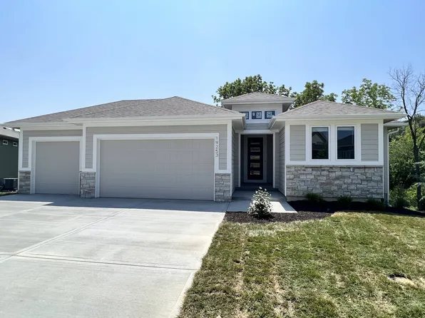 19253 W 110th Ter, Olathe, KS 66061