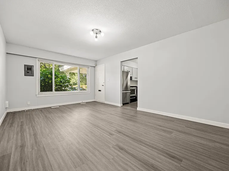 3568 Handley Cres — Photo 12