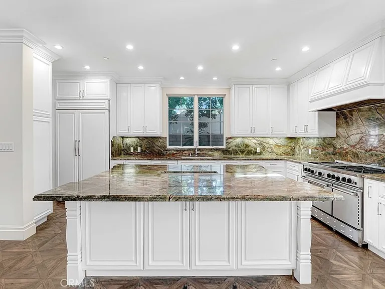 1714 W Oak St — Photo 17
