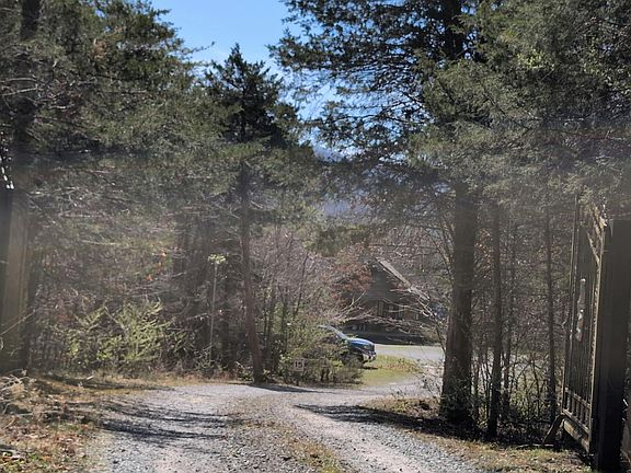 2nd image of 1942 Tree Tops Ln