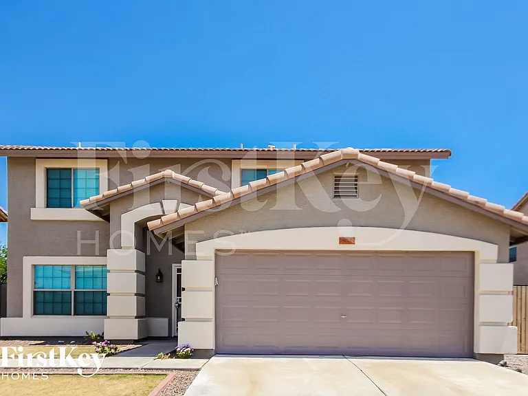 18039 N 89th Dr — Photo 1
