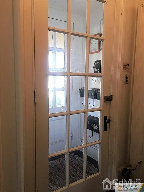 2 bed, 1.0 bath, 9999 sqft, $2,200 — Photo 4