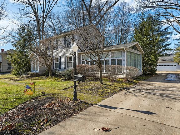 3rd image of 421 E Washington Blvd