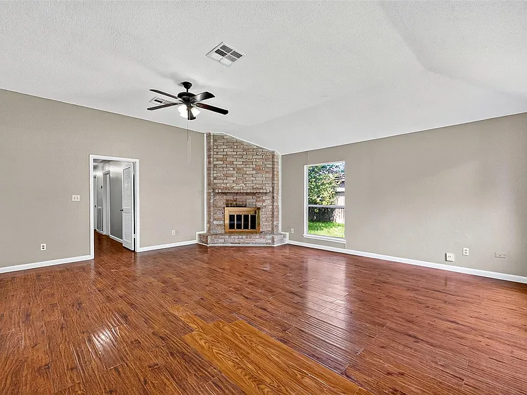 13847 Cherry Hollow Ln — Photo 8