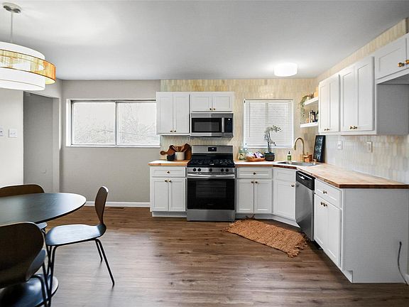 4th image of 1534 Saint Ives Dr