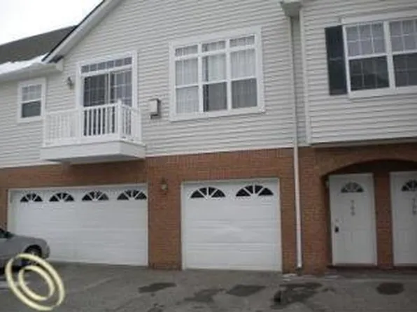 760 Olde English Cir, Howell, MI 48855