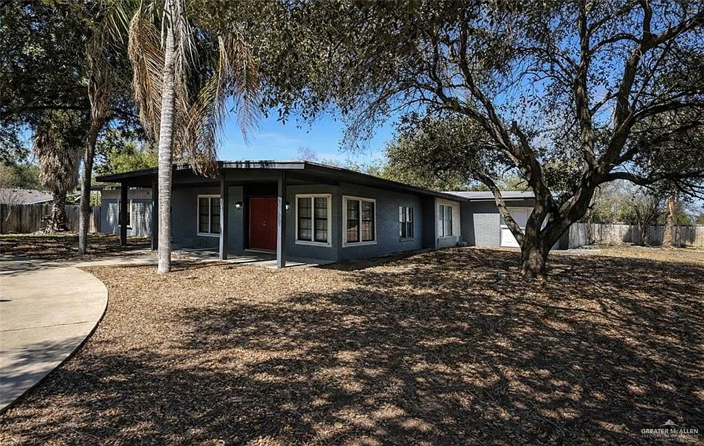 3 bed, 2.0 bath, 2670 sqft, $1,800 — Photo 1