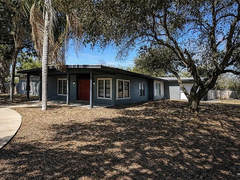 1403 N Shary Rd — Photo 1
