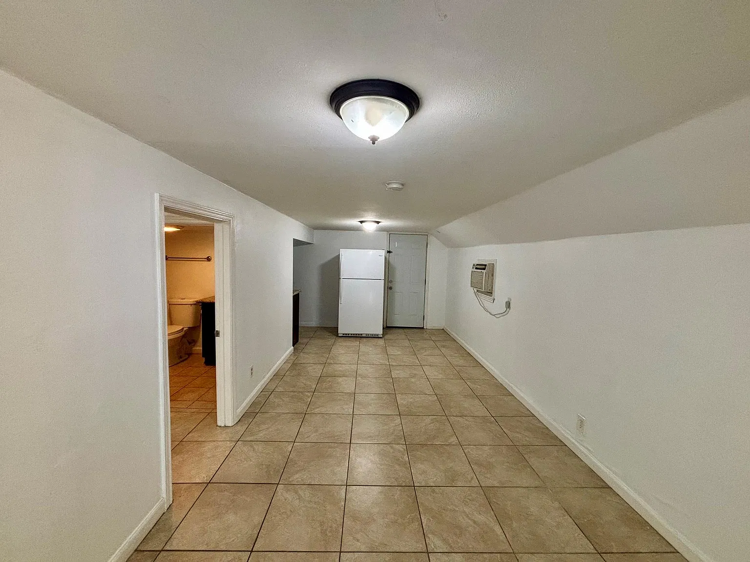 1 bed, 1.0 bath, 800 sqft, $900 — Photo 2