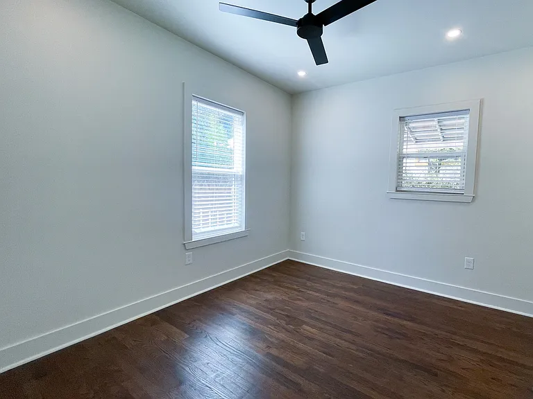 305 E 32nd St — Photo 33