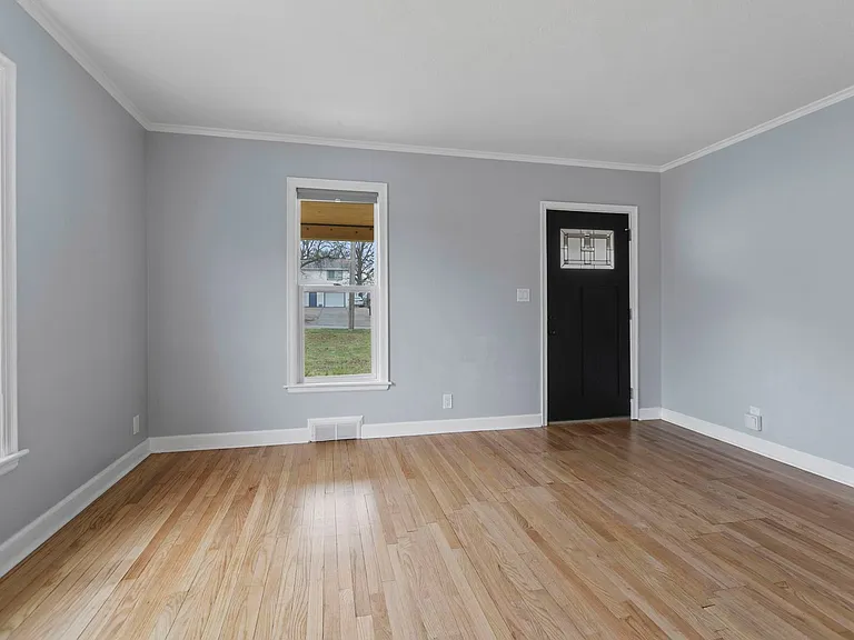 3210 S 48th St — Photo 5