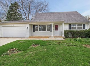 375 Hawthorne St, Elgin, IL 60123