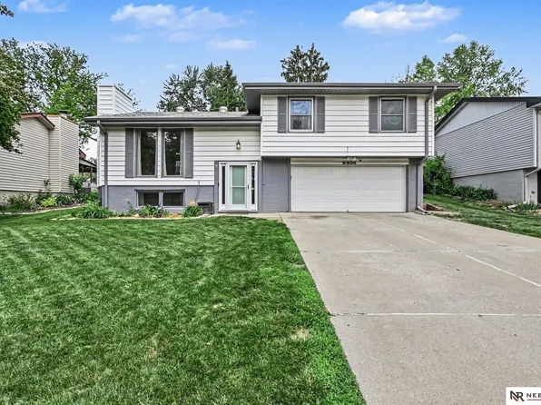9406 Maplewood Blvd, Omaha, NE 68134